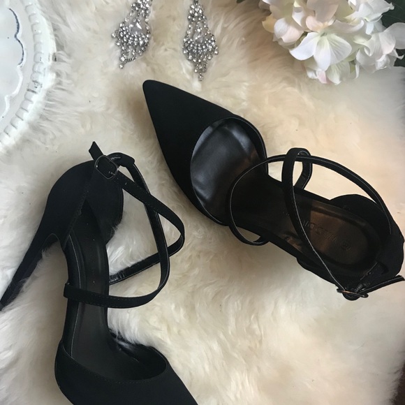 Shoes - Black Pointed Toe Heel